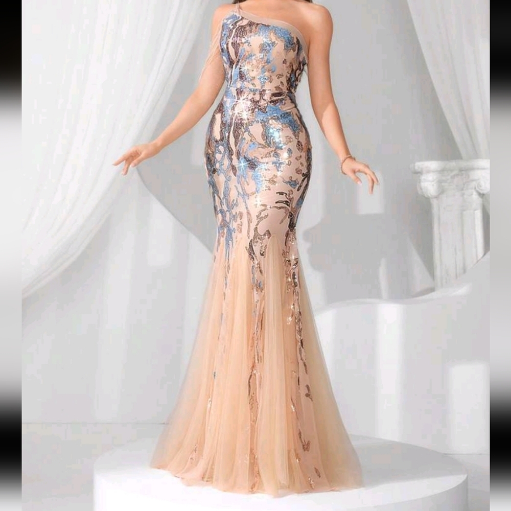 Women's Sequin Shoulder Design Mesh Mermaid Hem Elegant Ball Gown Dress - Picture 3 of 5